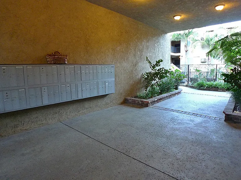 Alhambra @ Studio City Apts. — Photo 8