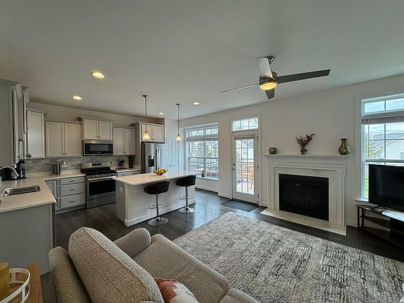 Living room/kitchen