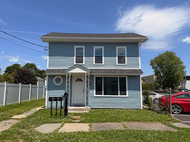 305 Willow St — Photo 1