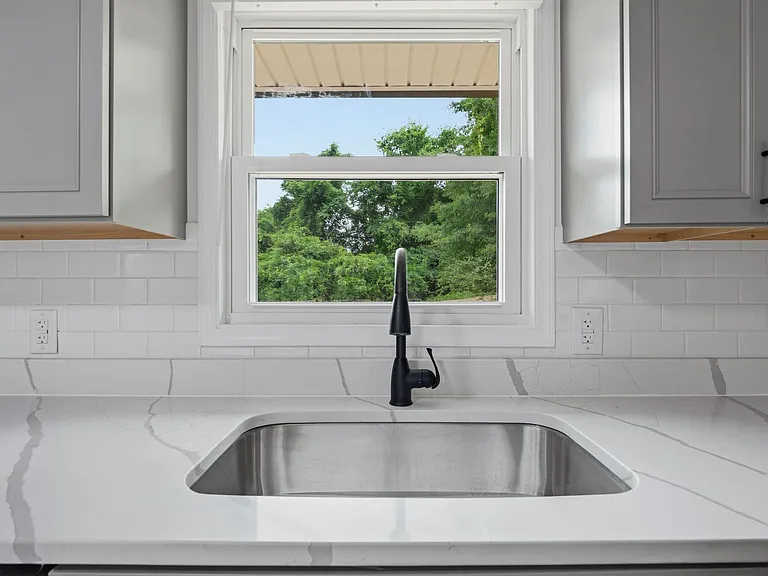 248 Lakeside Dr — Photo 8