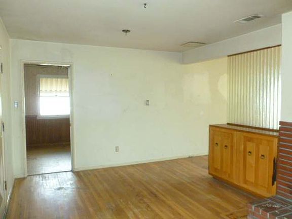 4th image of 6793 Glasgow Ave