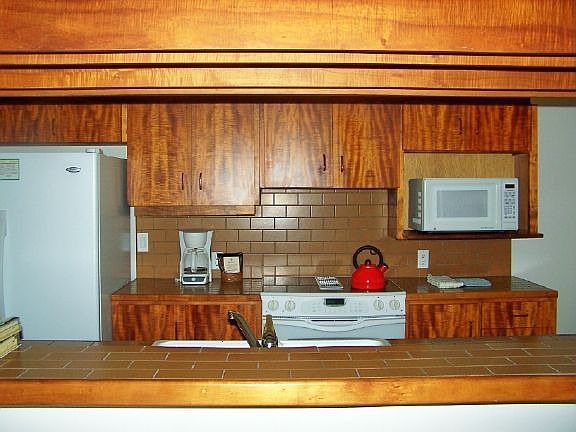 Kitchen & Bar