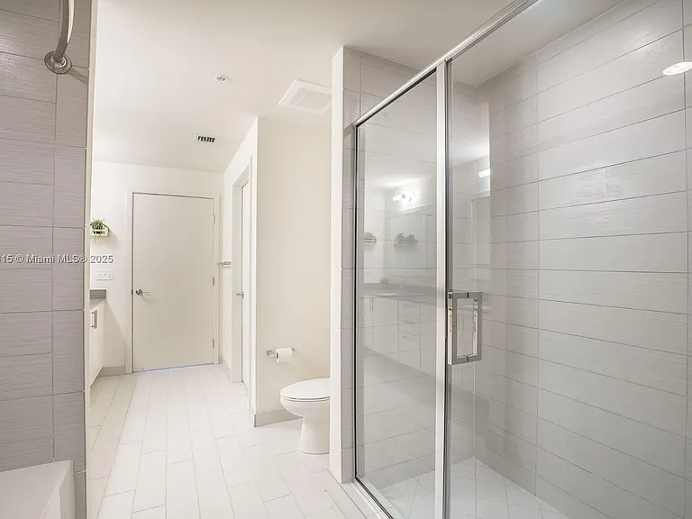 999 SW 1st Ave #1715 — Photo 5