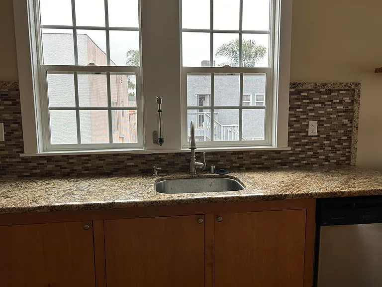 3326 E Vista St — Photo 9