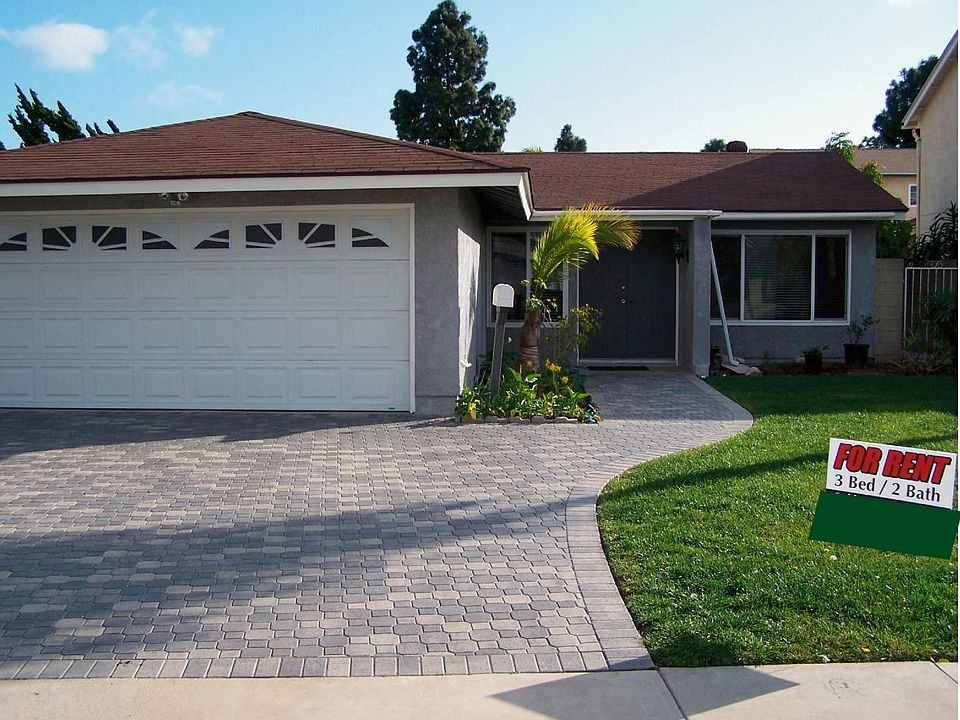 Front - Pavestone driveway - 2 car Garage
