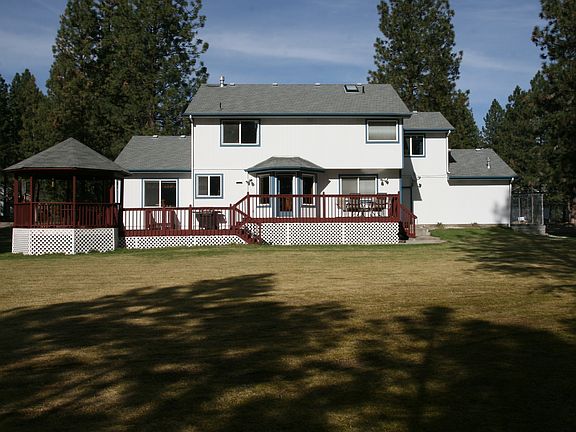 Huge Deck and Back Yard