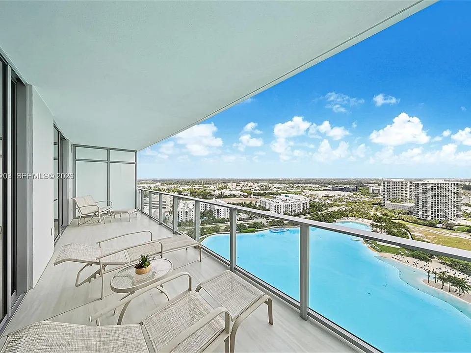 2411 Laguna Cir #2010