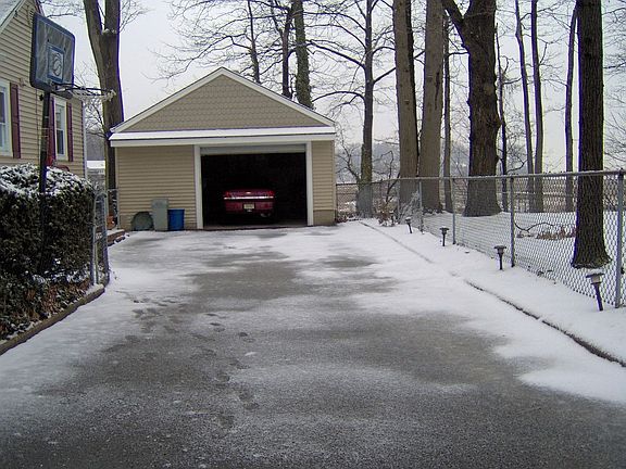 Oversized Garage and long driveway also with a view
