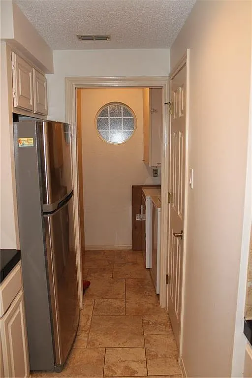 2 bed, 2.0 bath, 1182 sqft, $1,800 — Photo 3
