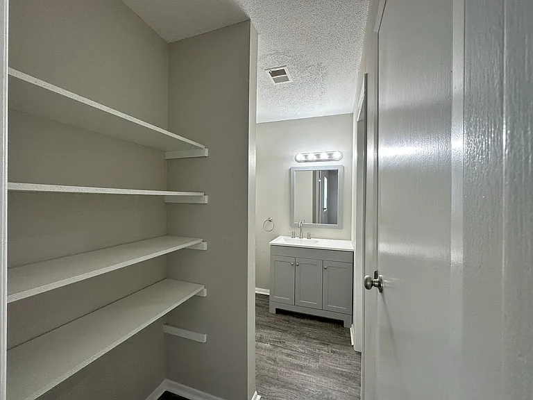 Maple Hills Apartments — Photo 12
