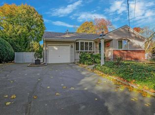 21 Old Northport Rd, Huntington, NY 11743