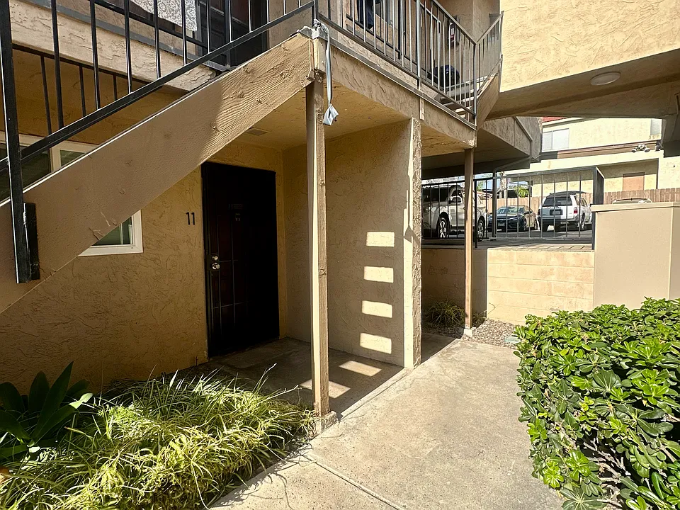 4562 Twain Ave #11