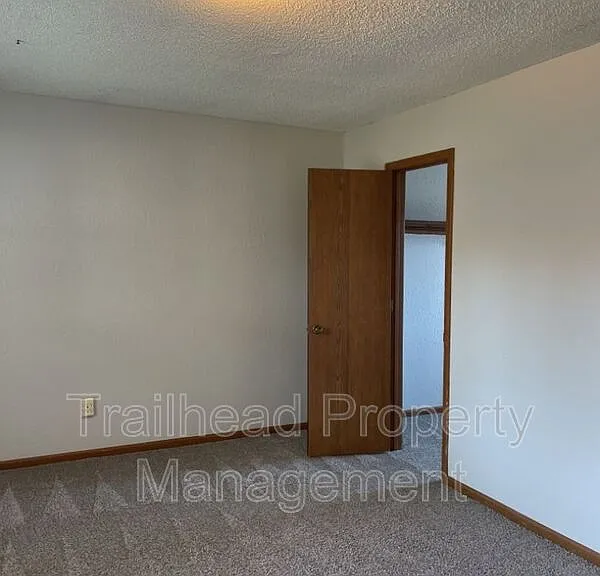 8704 NW 82nd Ter #B — Photo 10