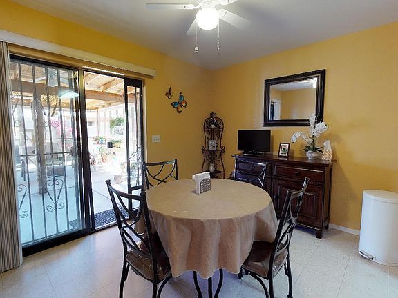 QKUXR6SeMZC - Dining Room(1)