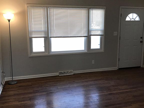 4th image of 8507 E 98th Ter