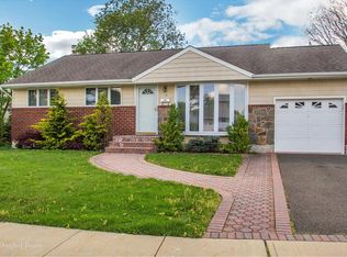 26 Lombardi Pl, Plainview, NY 11803