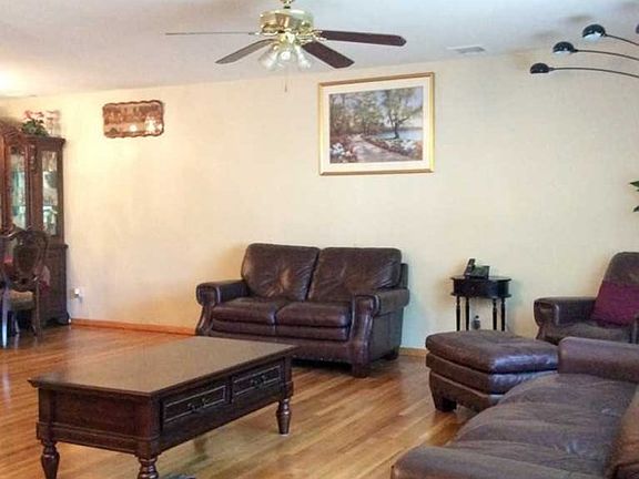 3rd image of 507 Marion Ave