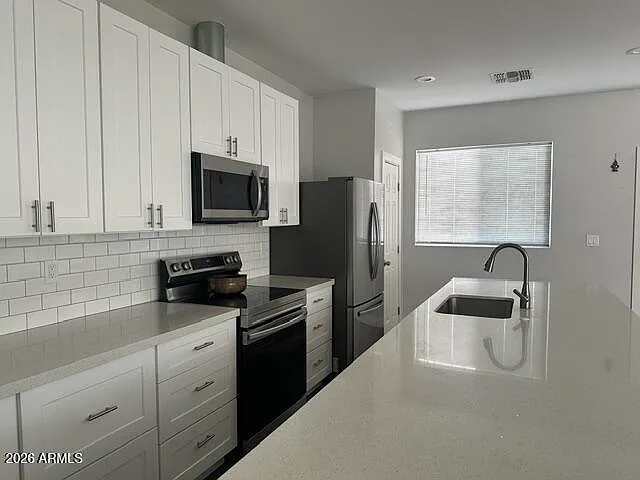 3 bed, 1600 sqft, $2,400 — Photo 2