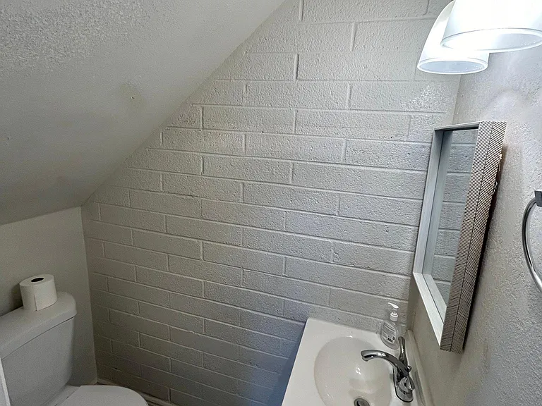 6749 W Devonshire Ave — Photo 9