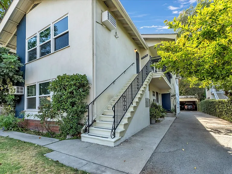 4943 Coldwater Canyon Ave — Photo 3