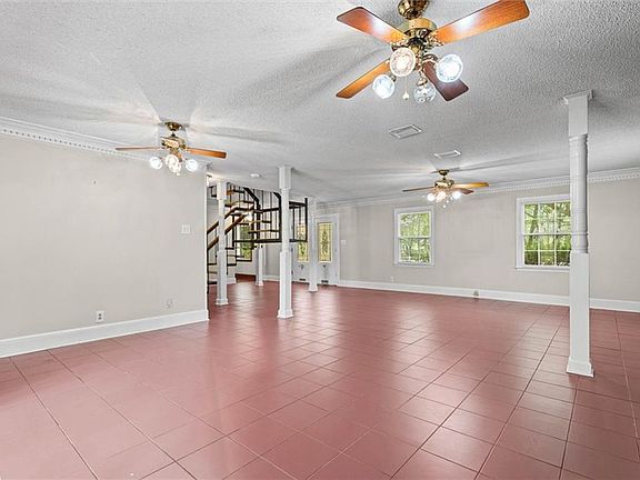 2nd image of 906 Azalea Rd