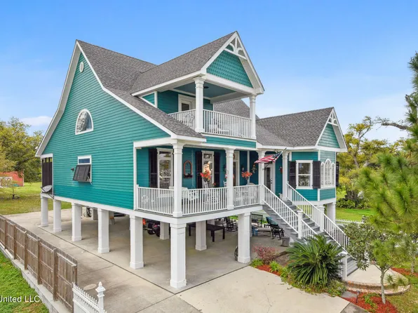 221 N Beach Blvd, Waveland, MS 39576