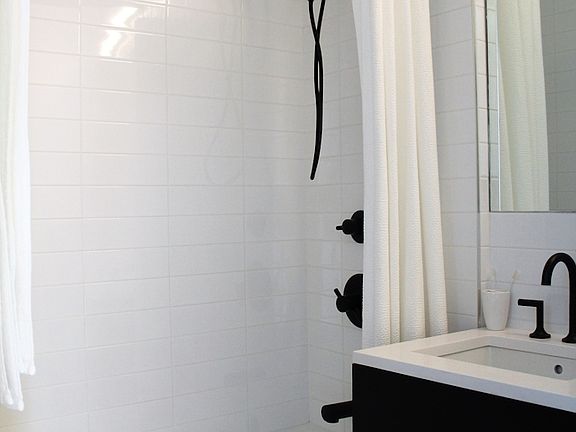 5th image of 250 E Houston St APT 7B