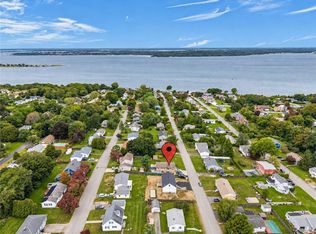 121 Robert Gray Ave, Tiverton, RI 02878