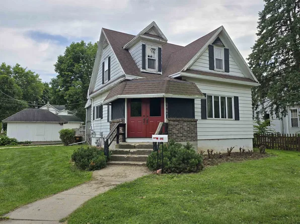 646 E Locust St, Lanark, IL 61046