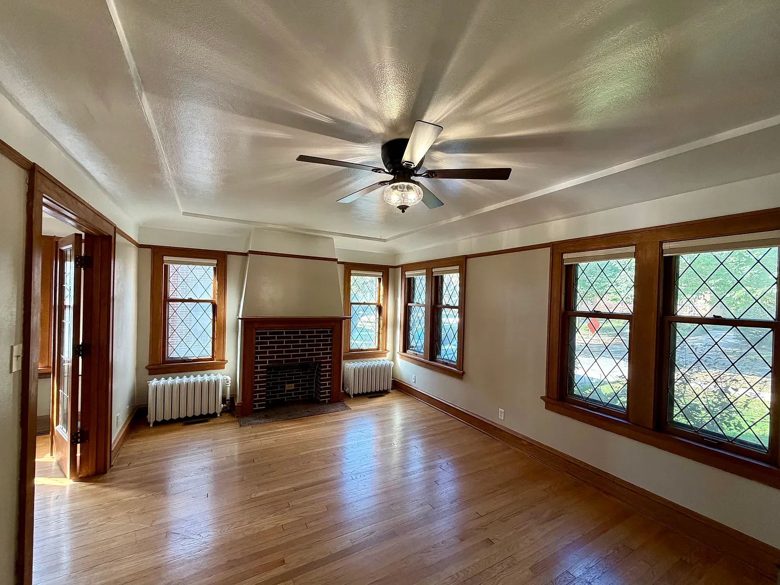3 bed, 1407 sqft, $2,550 — Photo 2