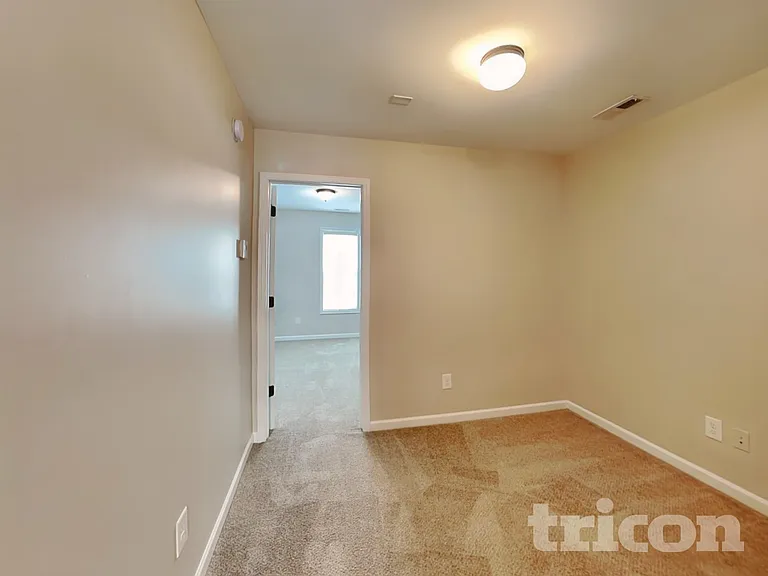 557 McCarthy Dr — Photo 17