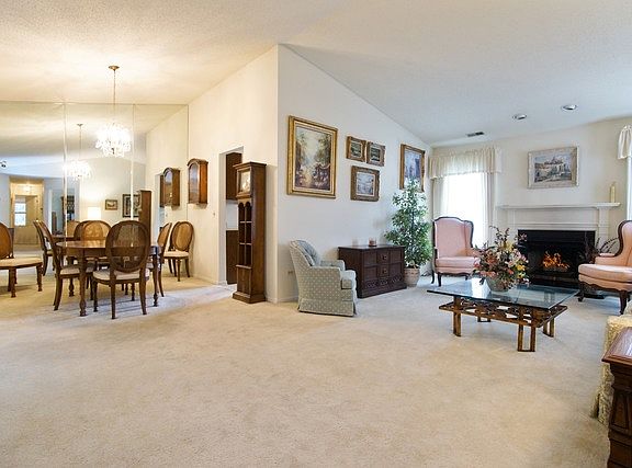 4th image of 674 Elizabeth Dr #22-D