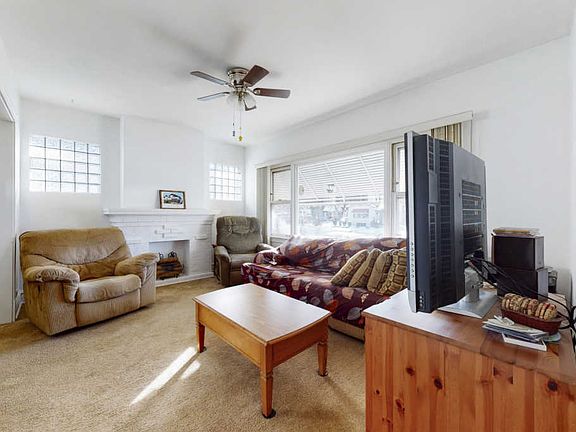 3rd image of 5508 W Warwick Ave