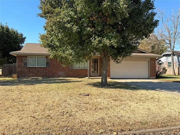 321 S Freehome Ave, Calumet, OK 73014