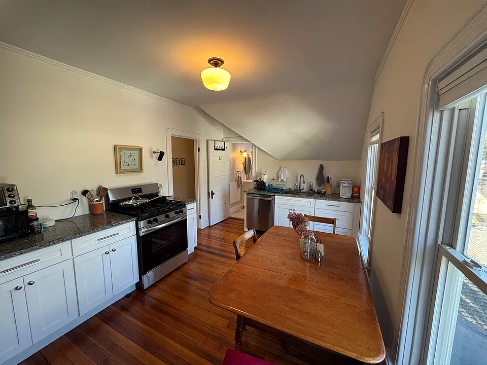 178 Oak Hill Ave #3