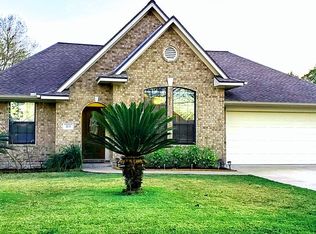 708 Manor Dr, Angleton, TX 77515