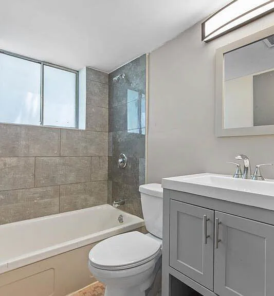 467 S Holmes Ave #B — Photo 9