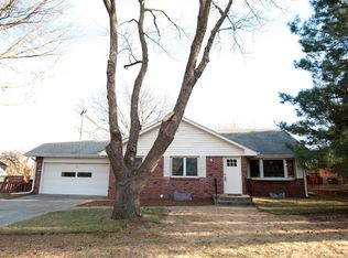 220 Taylor Park Dr, Lincoln, NE 68510