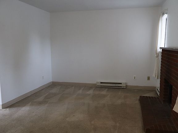 2nd image of 900 Camelot Ct APT 1