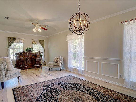 5th image of 1329 Stratford Ln