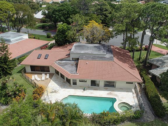 4th image of 664 Lakewoode Cir W