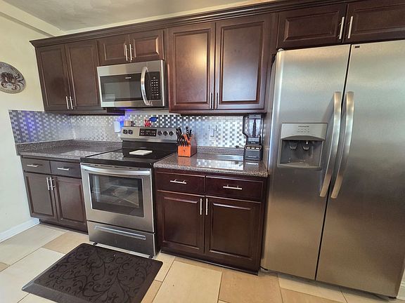 5th image of 7407 Yorktown Dr