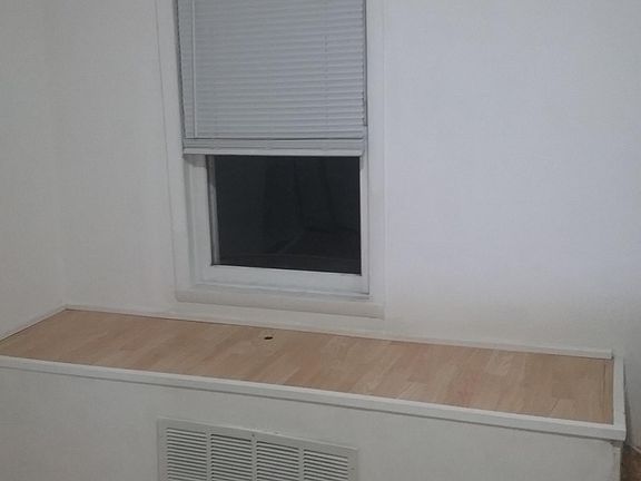 3rd image of 129 S Jefferson St #5