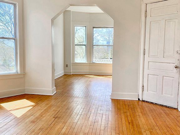 2nd image of 2444 N Hubbard St