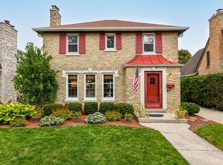 2508 Lefeber Ave, Wauwatosa, WI 53213