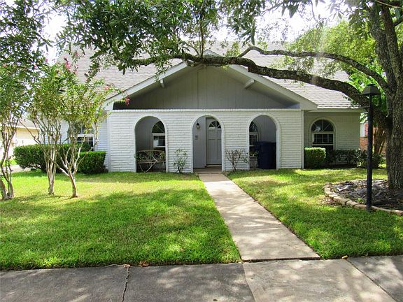 3rd image of 3119 Apple Dr