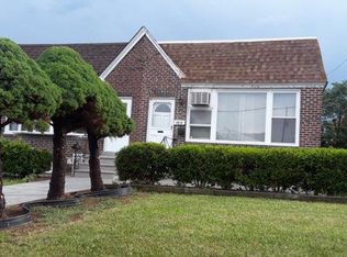 1816 Mower St #1, Philadelphia, PA 19152