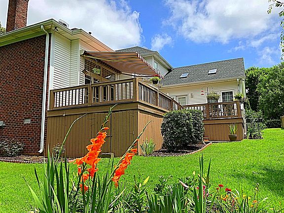 4th image of 1002 Cherry Springs Dr