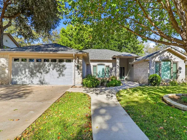 324 Meadowlakes Dr, Meadowlakes, TX 78654