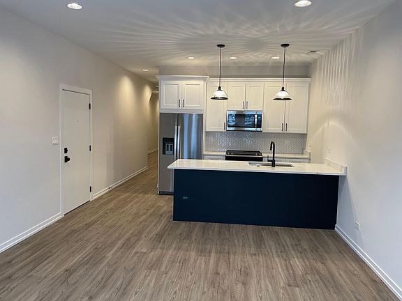 5th image of 5030 S Prairie Ave Floor 2